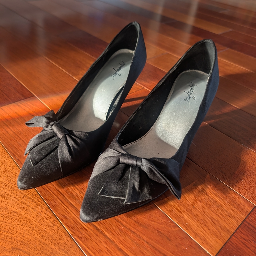 Jacqueline Ferrar Black Heels with Bow Detail